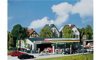 Tankstelle m/Servicegebaeude