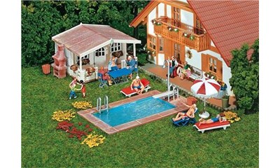 Swimmingpool + Gartenhaus